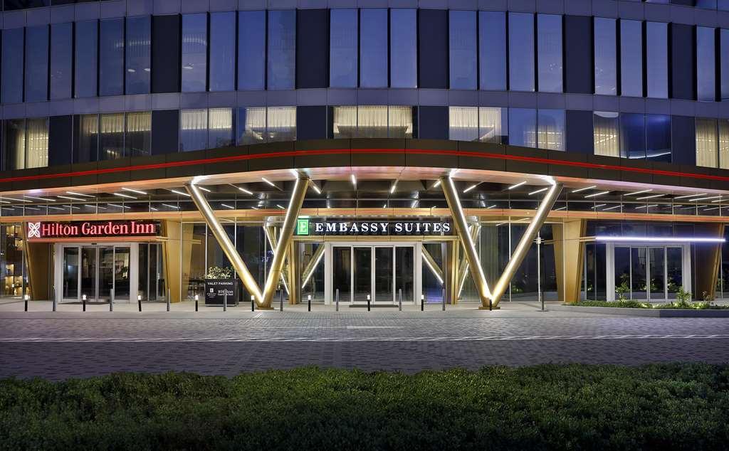 Embassy Suites By Hilton Dubai Business Bay Exterior foto